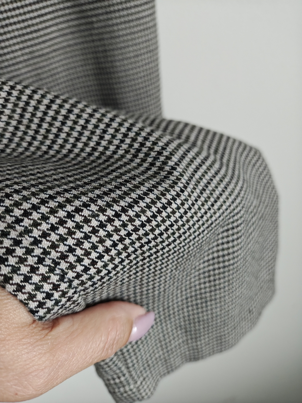 Harlow High-Waist 14,5," Paperbag Trousers in Taupe Houndstooth - Picture 4 of 12